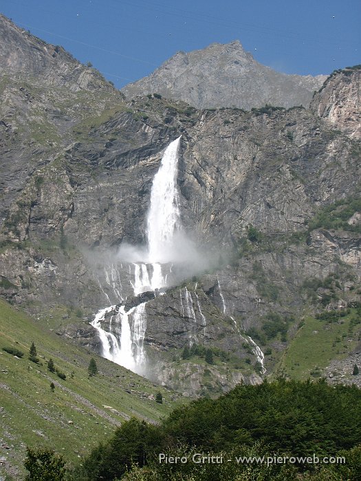 maslnaa-curo 106.jpg - Dal 1969 in poi lo spettacolo delle cascate si poteva vedere una sola volta l'anno nel mese di luglio